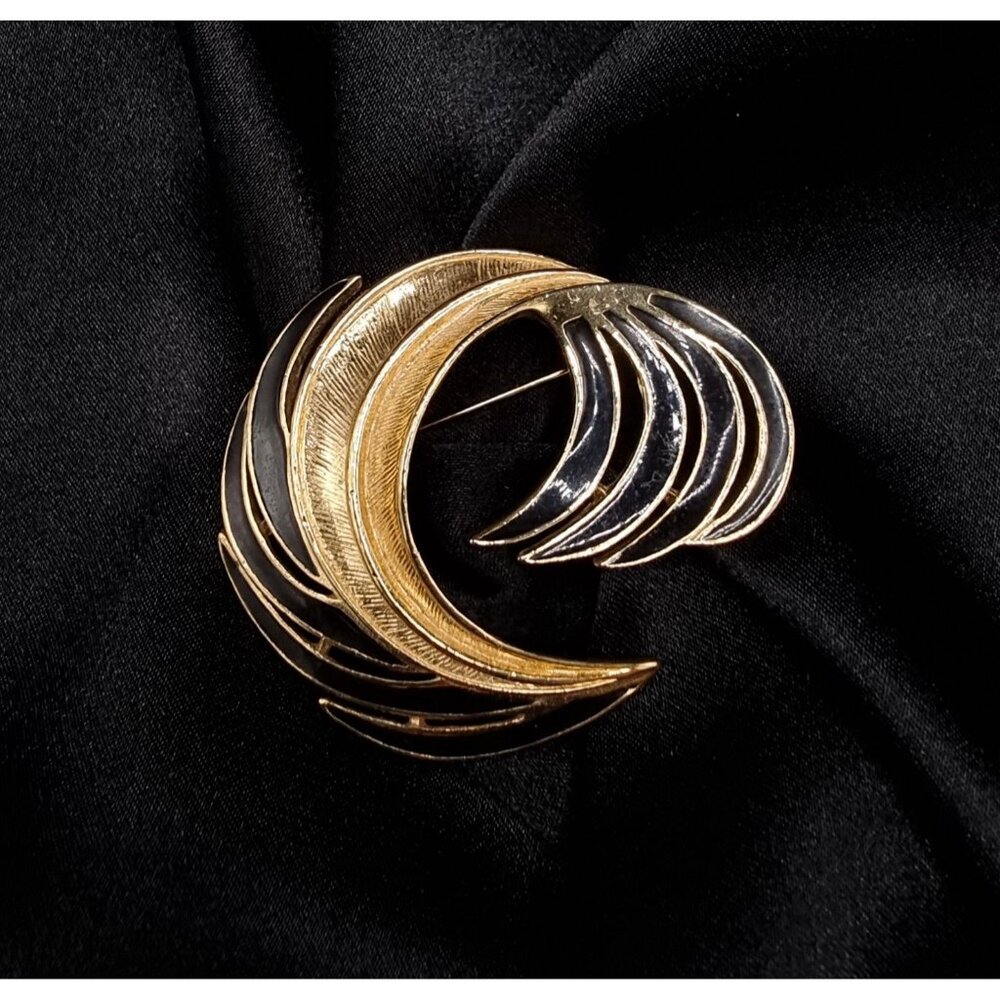 Vintage TRIFARI 1980's Gold & Black Enamel Crescent Moon Brooch Pin Vintage Jewe
